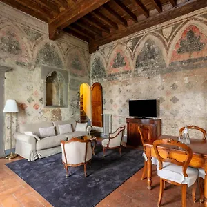 Apartment Numa Palazzo Belfiore, Florence